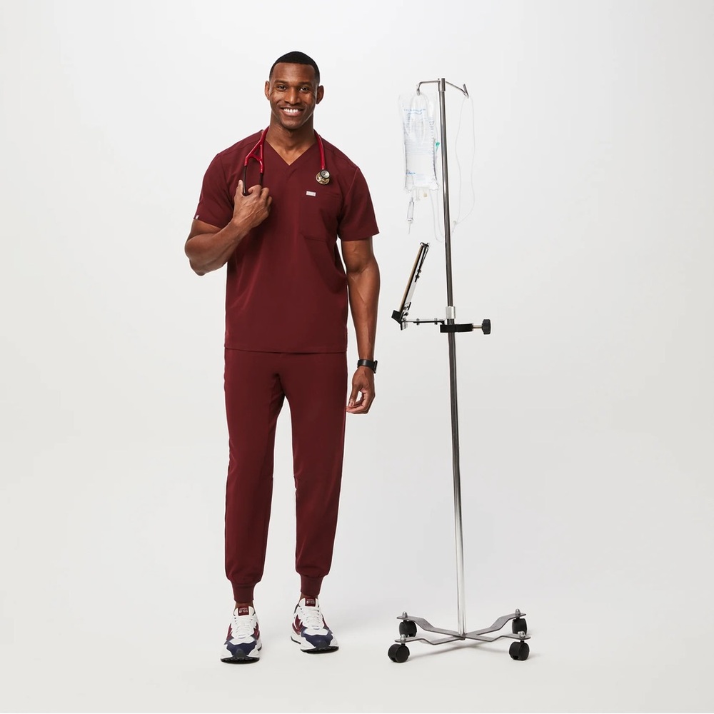 Men’s figs scrub set in maroon